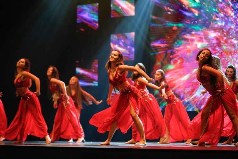 Tribe Dance Hold Your Dream 